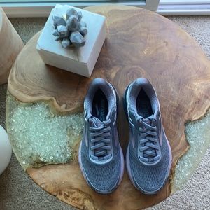 Brooks Adreline GTS18 grey size 7 new w/out box
